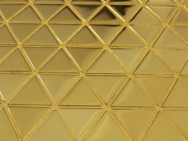 Jaką fugę wybrać do złotej mozaiki - skuteczne wskazówki i porady Jaką fugę wybrać do złotej mozaiki - skuteczne wskazówki i porady