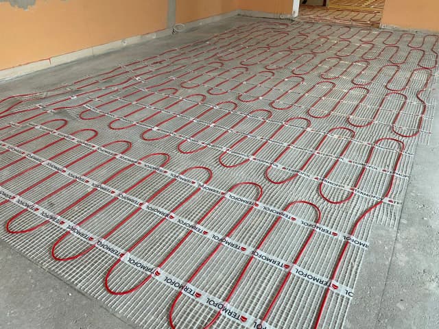 Ile wylewki na ogrzewanie podłogowe: kluczowe zasady i wymiary Ile wylewki na ogrzewanie podłogowe: kluczowe zasady i wymiary