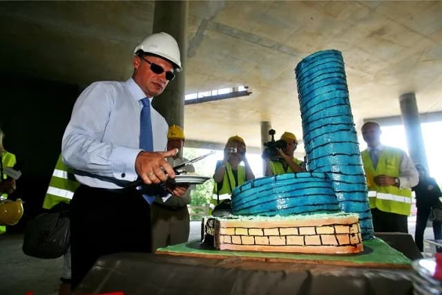 Kiedy wybudowano Sky Tower? Odkryj fascynującą historię budowy Kiedy wybudowano Sky Tower? Odkryj fascynującą historię budowy