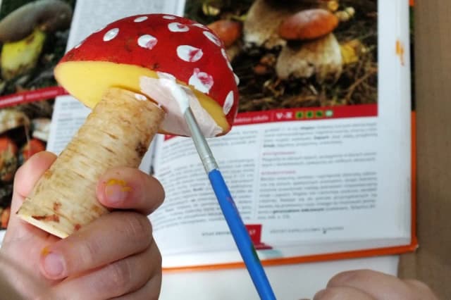 Jak zrobić grzyba ze styropianu - proste kroki do pięknej dekoracji Jak zrobić grzyba ze styropianu - proste kroki do pięknej dekoracji