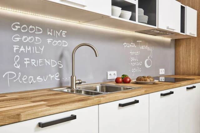 Najlepsze alternatywy co zamiast glazury w kuchni: 8 sprawdzonych opcji Najlepsze alternatywy co zamiast glazury w kuchni: 8 sprawdzonych opcji