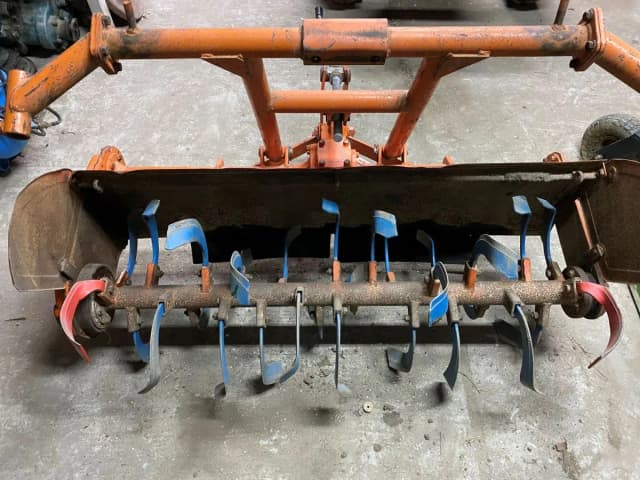 Ile noży powinna mieć glebogryzarka? Poznaj najlepsze konfiguracje Ile noży powinna mieć glebogryzarka? Poznaj najlepsze konfiguracje