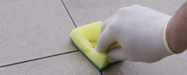 Jak prawidłowo zmywać fugę - poznaj najlepszy moment na czyszczenie Jak prawidłowo zmywać fugę - poznaj najlepszy moment na czyszczenie